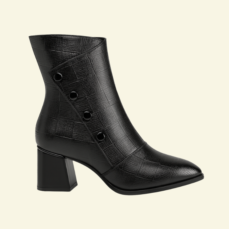 Profil czarnych botków damskich ze szpiczastym noskiem i stabilnym obcasem słupkowym — Lubomirske