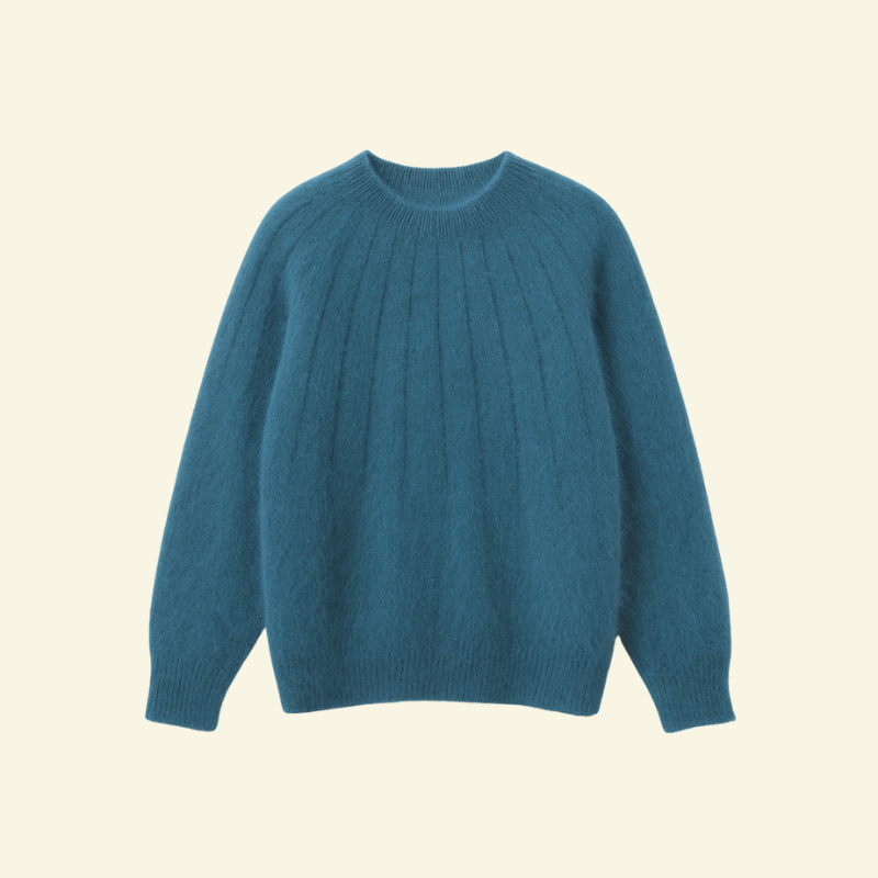 Niebieskoszary sweter moherowy damski z miękkiej, puszystej dzianiny i okrągłym dekoltem, lekka tekstura i elegancki wygląd — Lubomirske