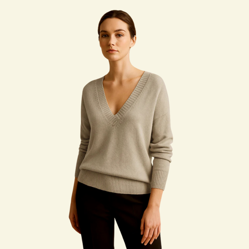 Beżowo-szary sweter damski z długim rękawem i eleganckim dekoltem w serek — Lubomirske
