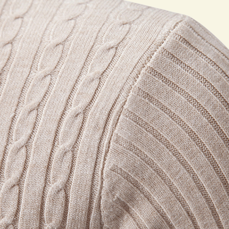 Zbliżenie na ramię i splot materiału golfu męskiego, ukazujące precyzyjne wykończenie i teksturę — Lubomirske