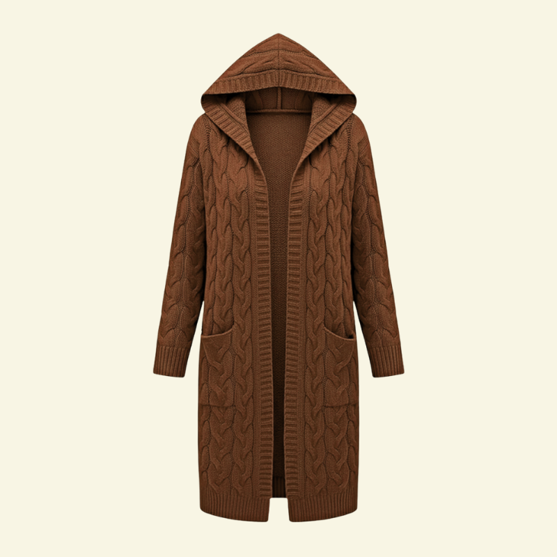 Brązowy długi kardigan damski z kapturem i warkoczowym splotem, ułożony na jasnym tle — Lubomirske