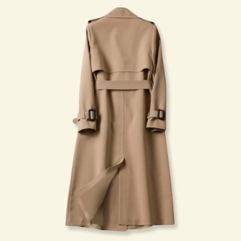 Tył beżowego trencza damskiego z paskiem w talii i klasycznym karczkiem, fason inspirowany ponadczasową elegancją — Lubomirske