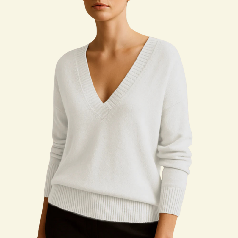 Biały sweter damski z dzianiny z dekoltem w serek, ponadczasowa elegancja — Lubomirske