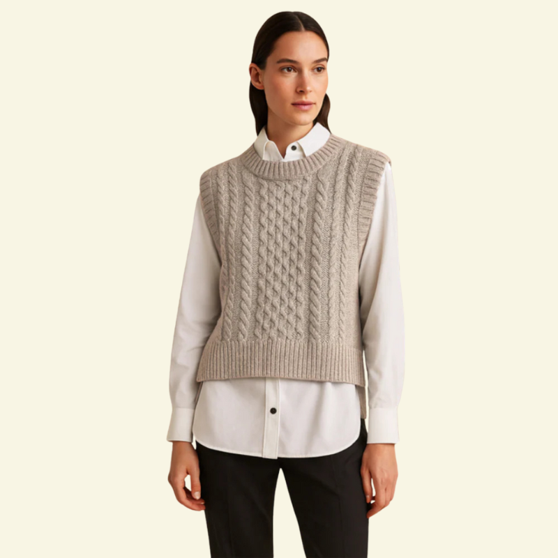 Dzianinowa kamizelka damska w kolorze beżowo-szarym z grubym warkoczowym splotem — Lubomirske