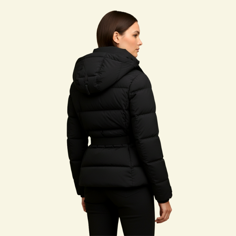 Tył czarnej kurtki puchowej z paskiem — minimalistyczny design i subtelna struktura Lubomirske