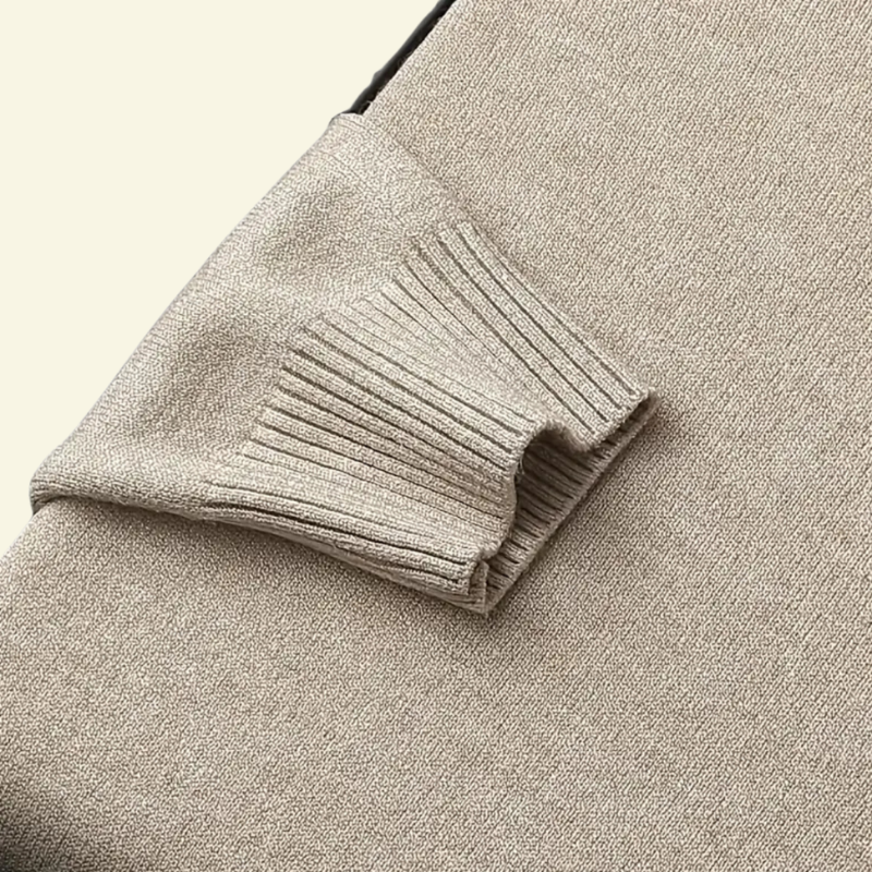 Zbliżenie na rękaw i strukturę tkaniny wełnianej, prezentujące gęsty, miękki splot i precyzyjne wykończenia — Lubomirske.