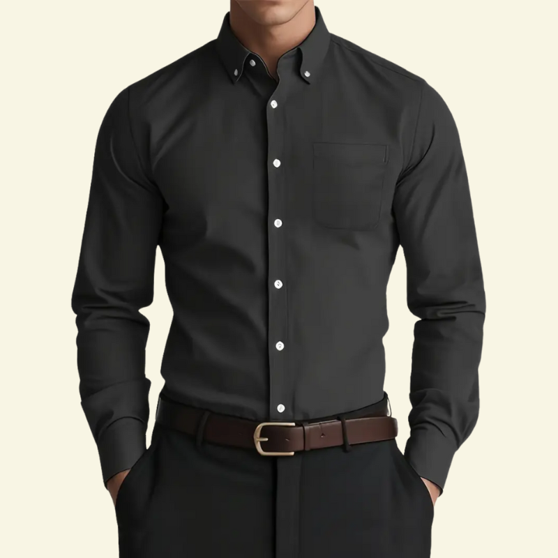 Ciemnoszara koszula męska Slim Fit w klasycznym, minimalistycznym ujęciu — dopasowany krój podkreślający męską linię ramion.