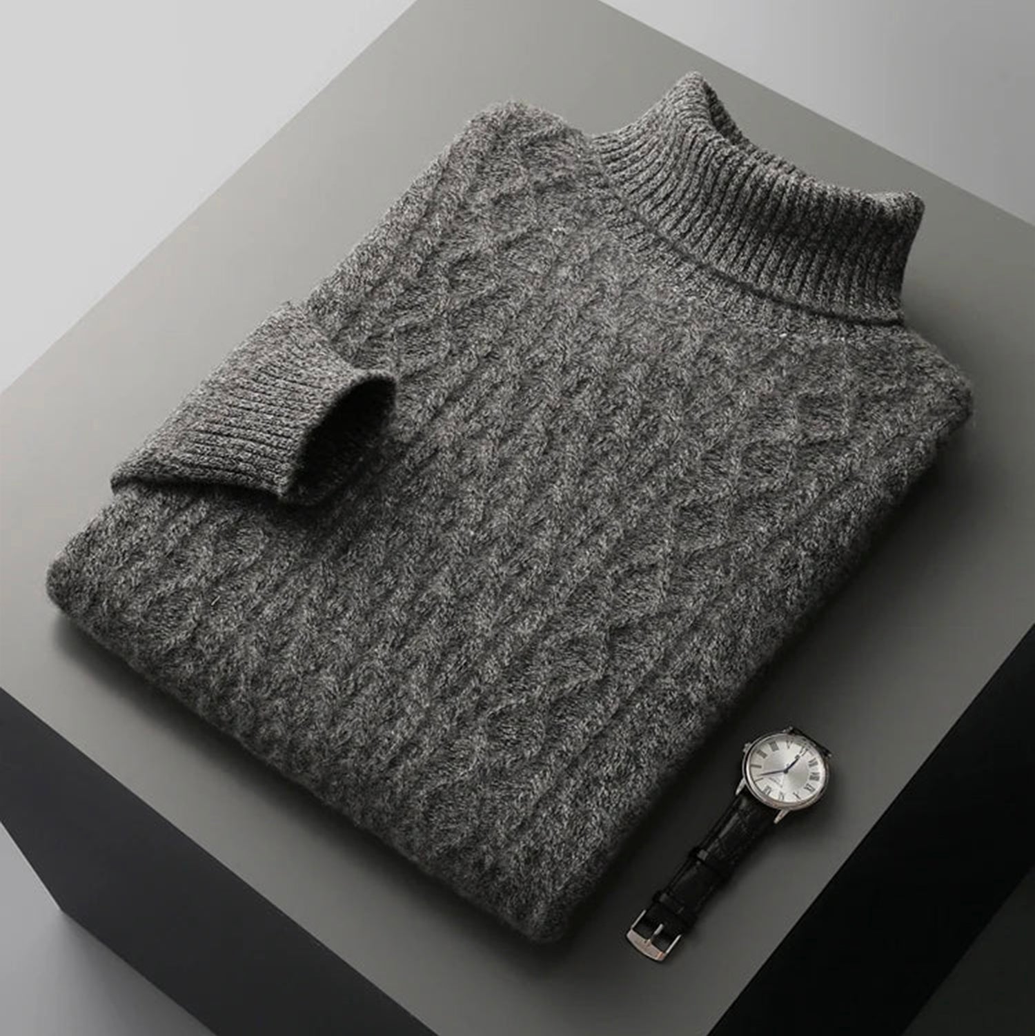 Szary wełniany golf męski o klasycznym kroju i warkoczowym splocie — minimalistyczna elegancja Lubomirske