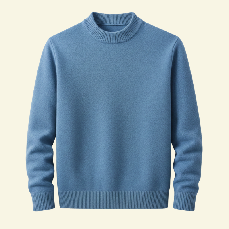 Jasnoniebieski męski sweter o klasycznym kroju, ujęcie od przodu.