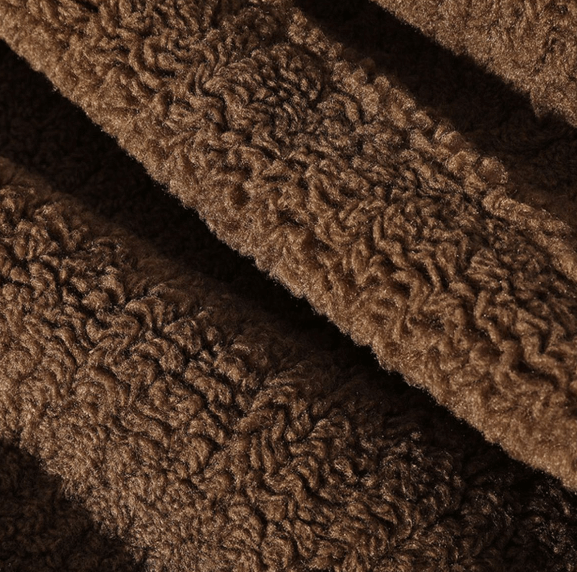 Zbliżenie na fakturę wyściółki z baranka w kurtce Hudson — Lubomirske