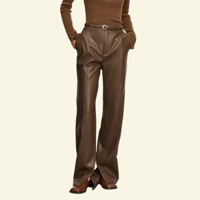 Brązowe spodnie skórzane damskie o prostym fasonie i podkreślonej talii, prezentowane na modelce w stylu old money — Lubomirske