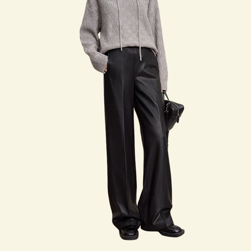 Czarne spodnie ze skóry ekologicznej z szerokimi nogawkami, widok boczny, elegancja i prostota — Lubomirske