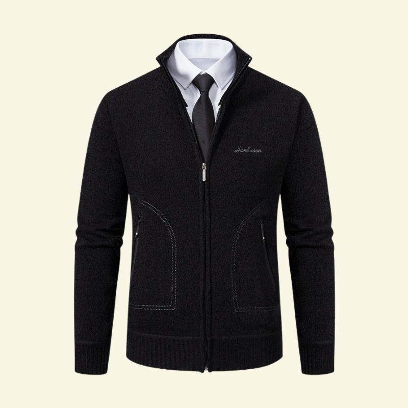 Czarny kardigan męski na zamek ze stójką, prezentowany na jasnym tle.