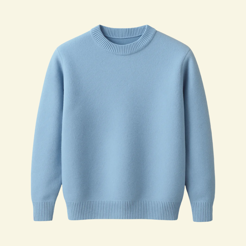 Niebieski melanżowy męski sweter o klasycznym kroju, ujęcie od przodu.