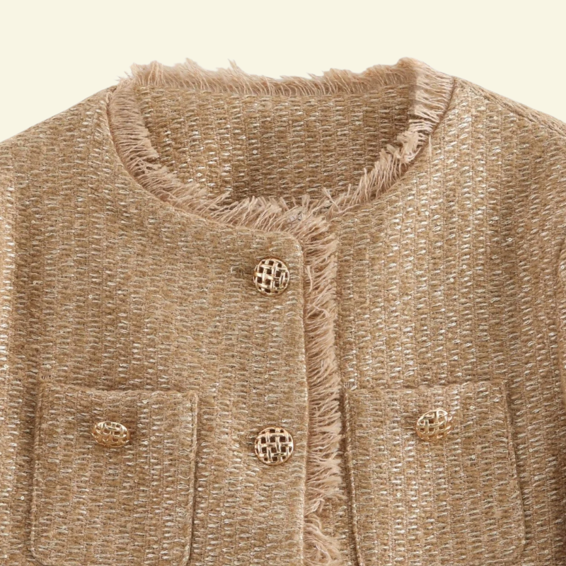 Splot tweedowy beżowej marynarki z delikatnym połyskiem — tekstura w duchu quiet luxury Lubomirske