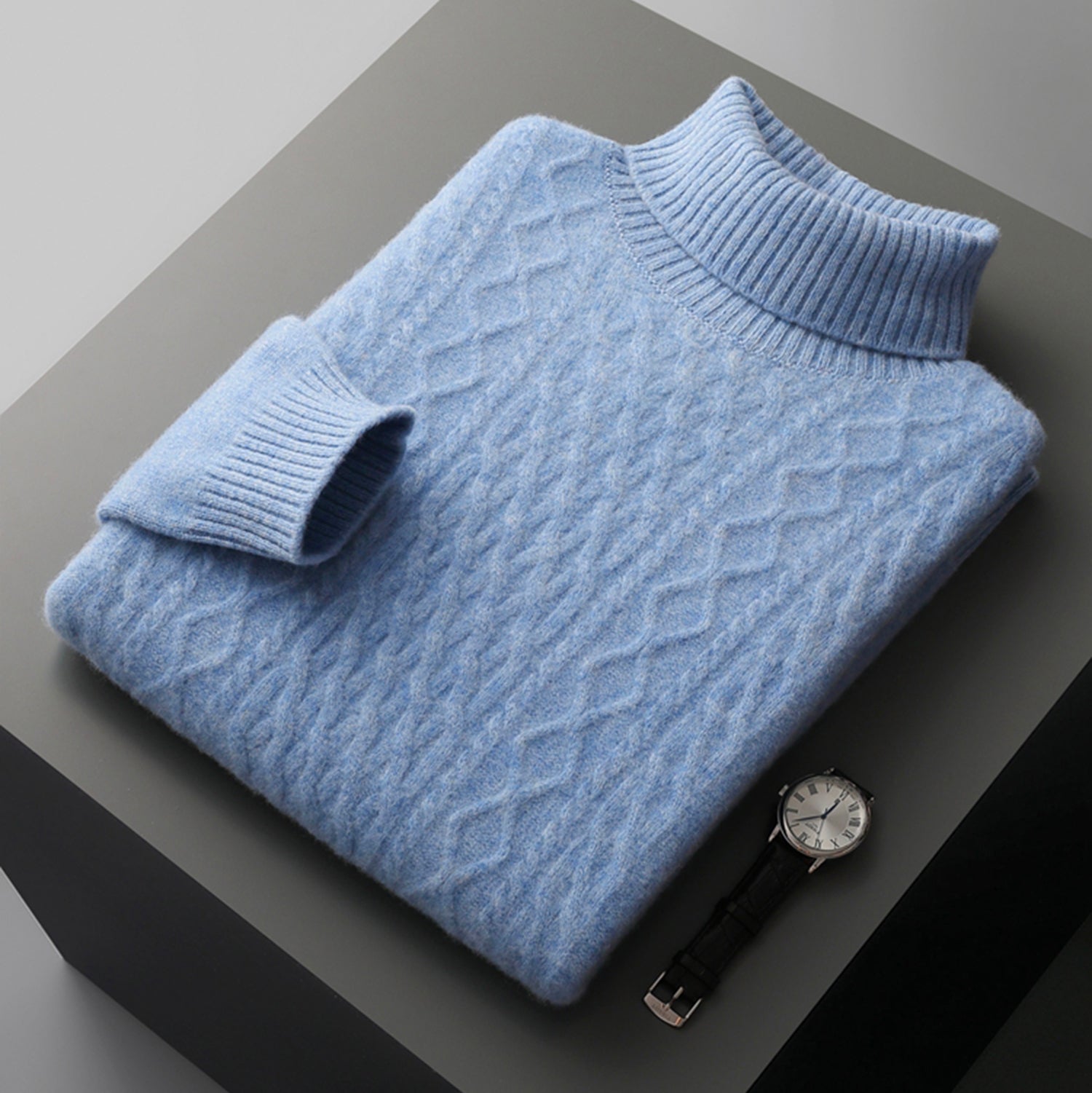 Jasnoniebieski sweter z golfem z naturalnej wełny — lekkość, klasa i elegancja w wydaniu Lubomirske