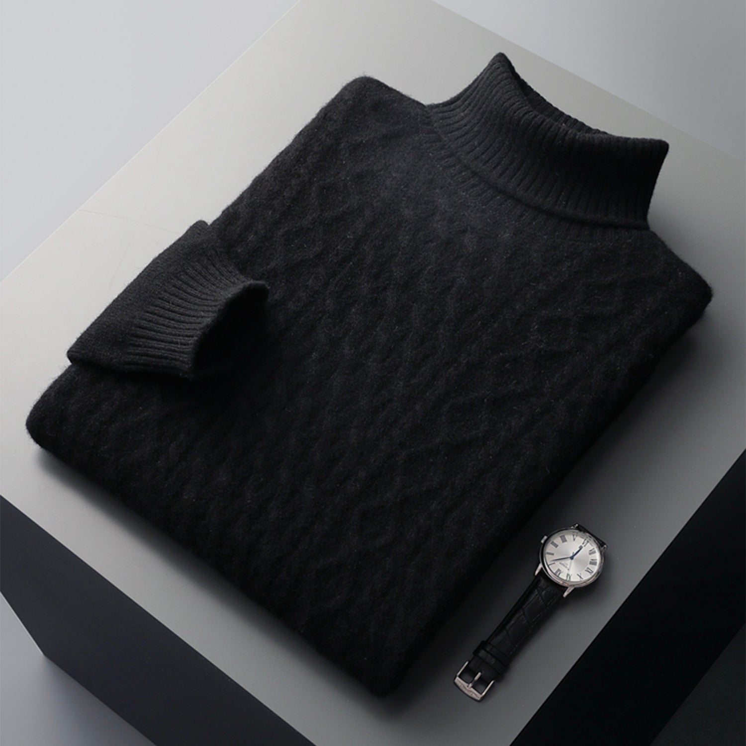 Czarny golf męski z czystej wełny, warkoczowy splot i klasyczny fason — ponadczasowy styl Lubomirske