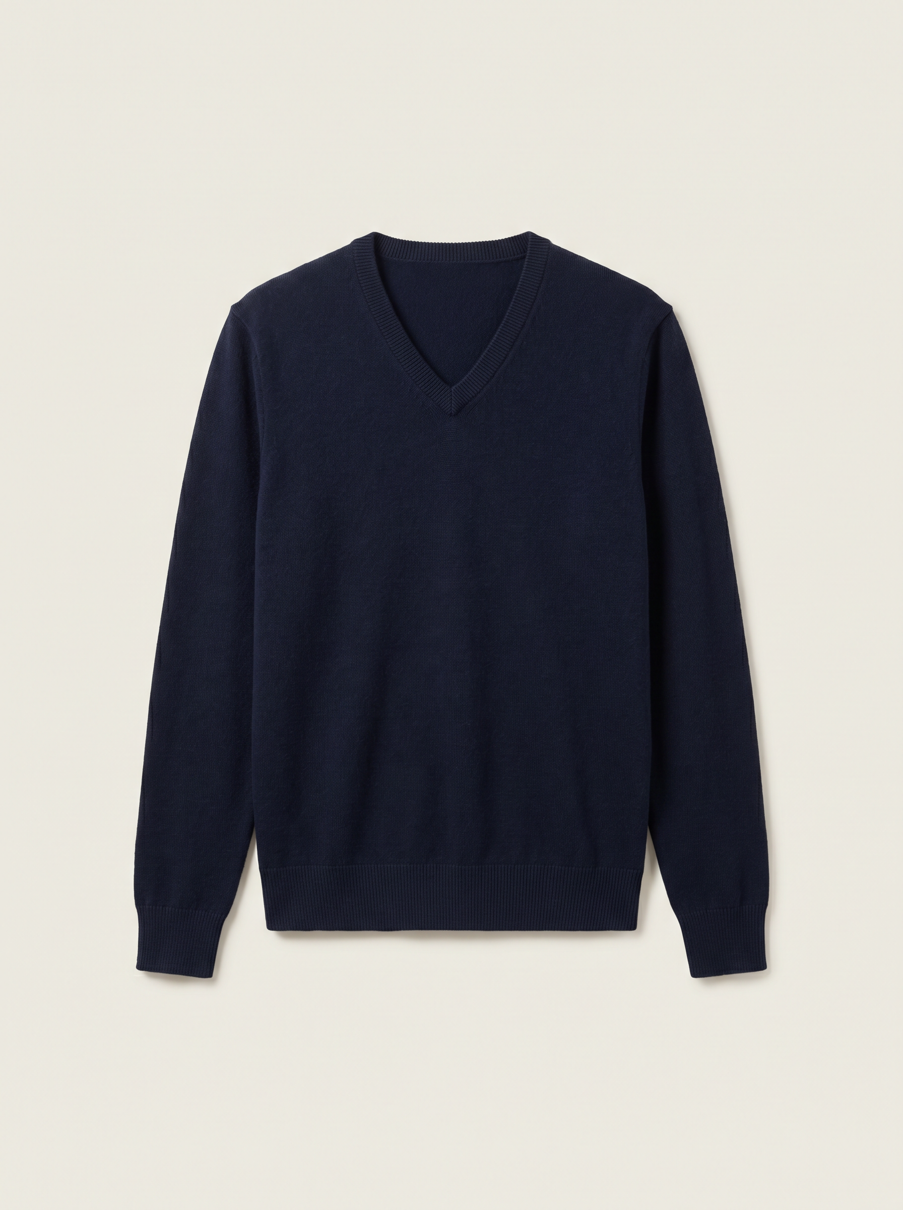 Wełniany sweter z dekoltem V, zdjęcie produktowe flat lay — Aurelien od Lubomirske